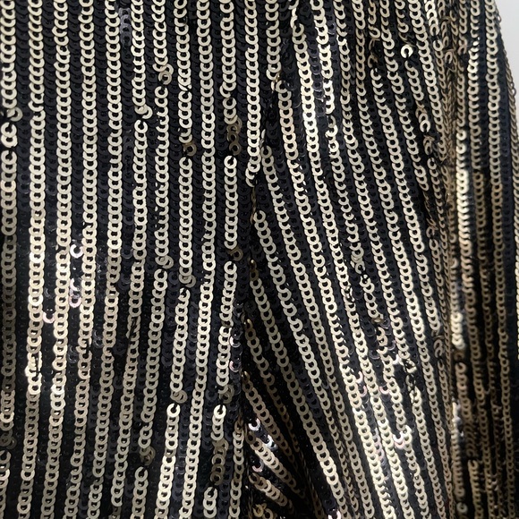 Rosie HW x PAIGE Metallic Sequin Blazer Size M
Worn Once . Super Rare . - Picture 11 of 14